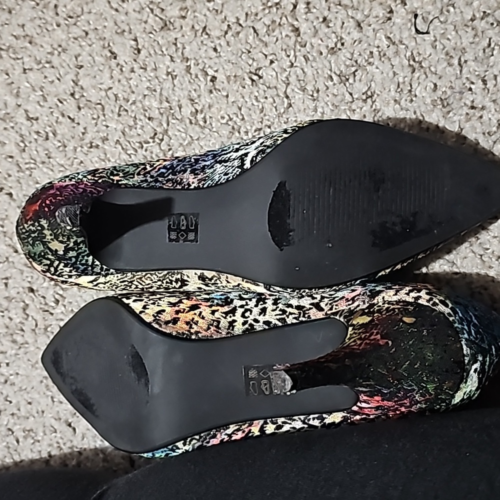 Ladies' J. RENEE Pumps - Picture 4 of 4